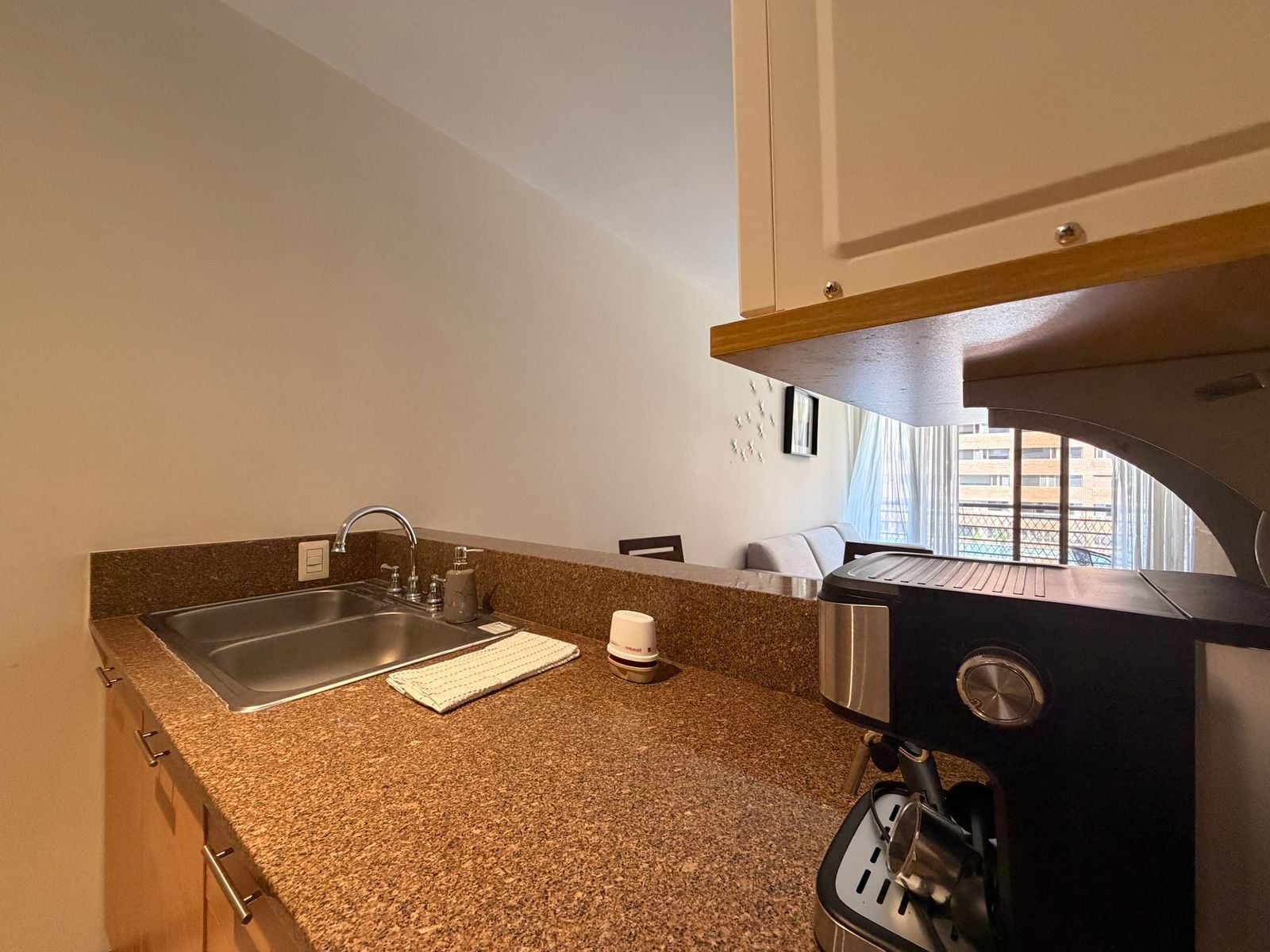 Apartamento amueblado en Edificio Plenum 14 zona 14 - Miniatura 2