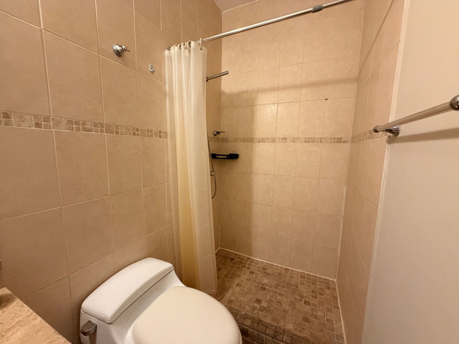 Apartamento amueblado en Edificio Plenum 14 zona 14 - Miniatura 8