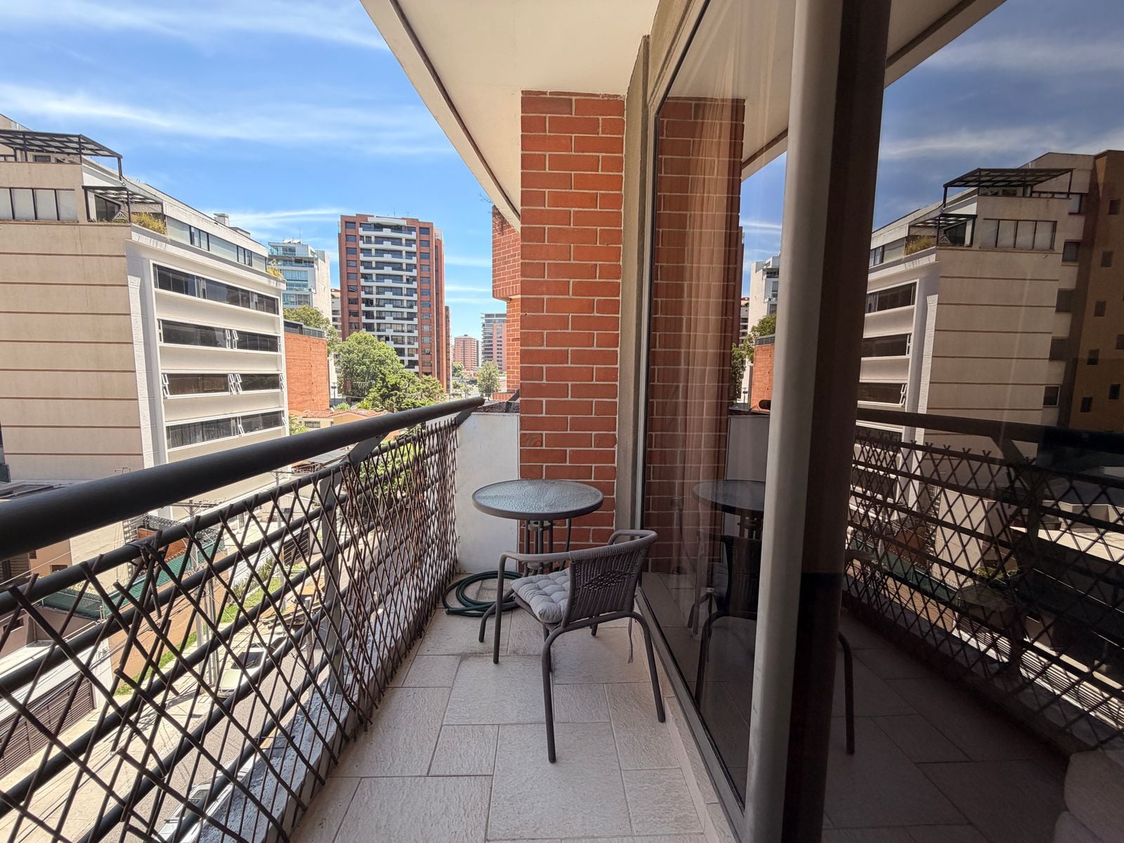 Apartamento amueblado en Edificio Plenum 14 zona 14 - Miniatura 10